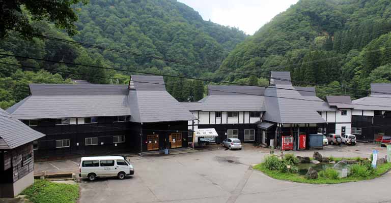 秋山郷「切明温泉」混浴露天風呂・河原の手掘り野天風呂